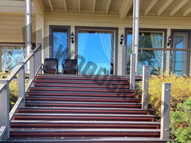 Ступени из ДПК для входа в дом